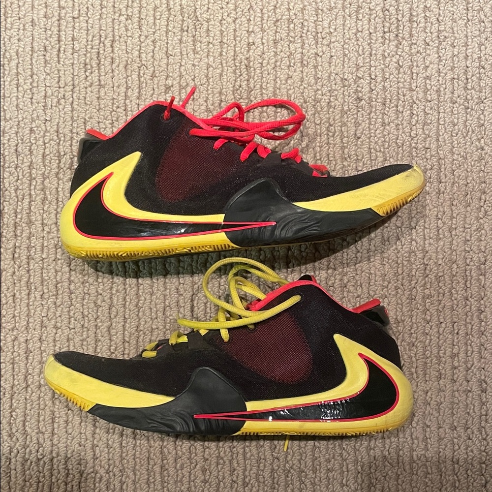 Men’s Giannis Antetekoumpo “Nike Zoom Freak 1: Soul Glo” Size 11